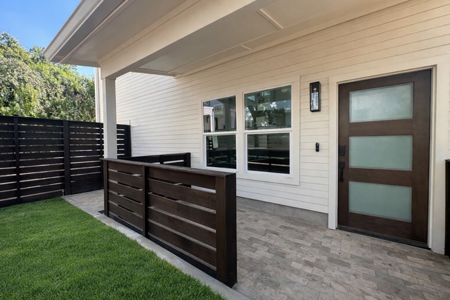 Building Photo - High-End New Construction Townhome Walk to UT!