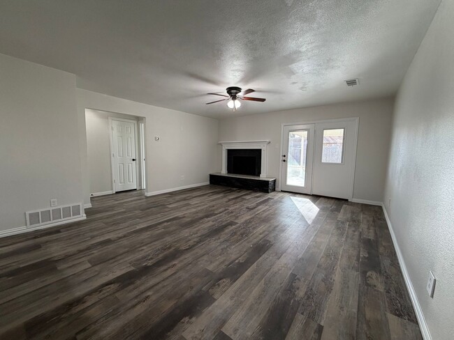 Photo - AVAILABLE NOW 3 BEDROOM 2 BATH HOME IN SAGINAW