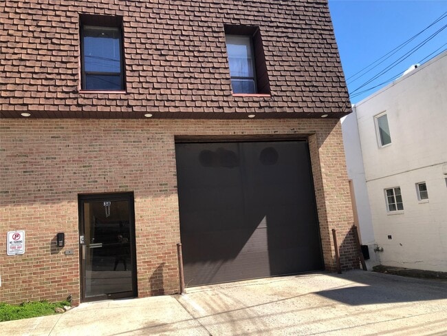 Building Photo - 38 Sintsink Dr E Unit Apt B