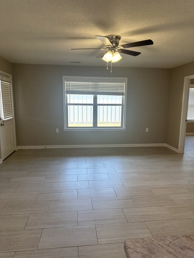 Living Room - 208 Oak Ct Apartment Unit 226