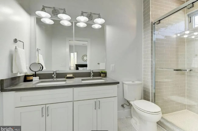 Photo - 3018-3012 12th St NE Unit 2