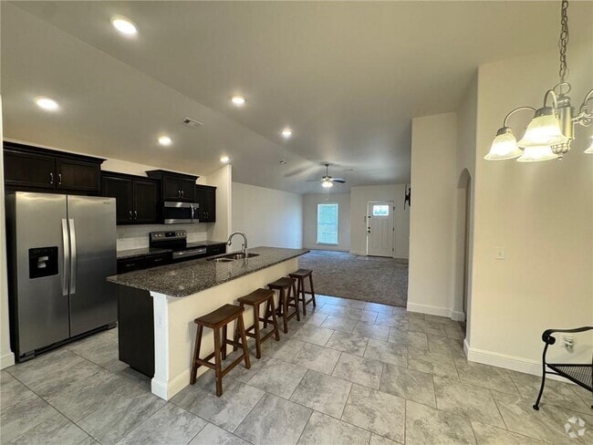 Building Photo - 6000 NW Meade St Rental