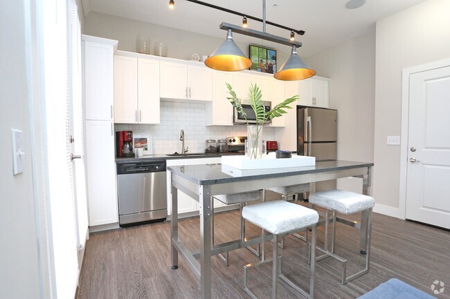 1BR, 1BA - 630 SF - Kitchen
