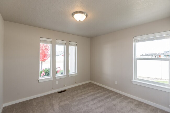 Photo - 430 Stagecoach Ave