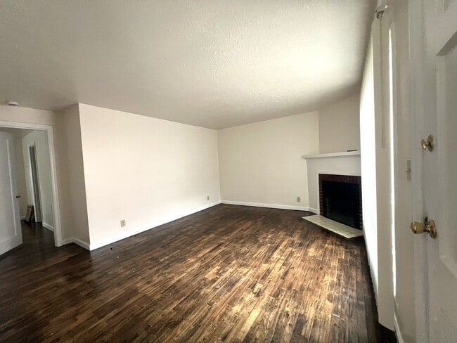 Photo - Rent Special: 1/2 Off January Rent!! 1 bed 1 bath Duplex near Bush Park! Unidad 1189