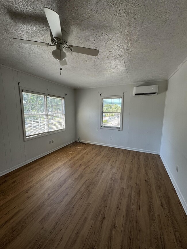 Photo - 212 Dogwood Dr N House