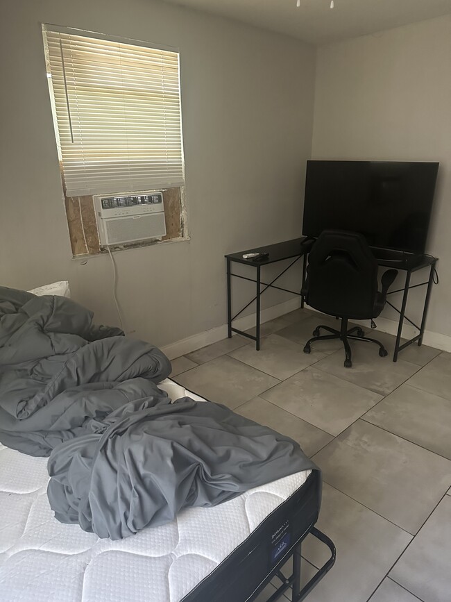 Photo - 1245 W 30th St Unit 4