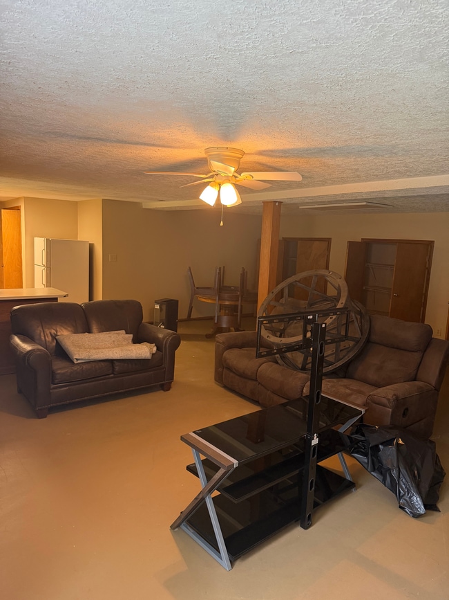 Photo - 421 Oak Grove Rd