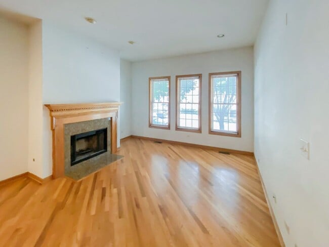 Photo - 1319 W Belmont Ave Apartment Unit 1319-1