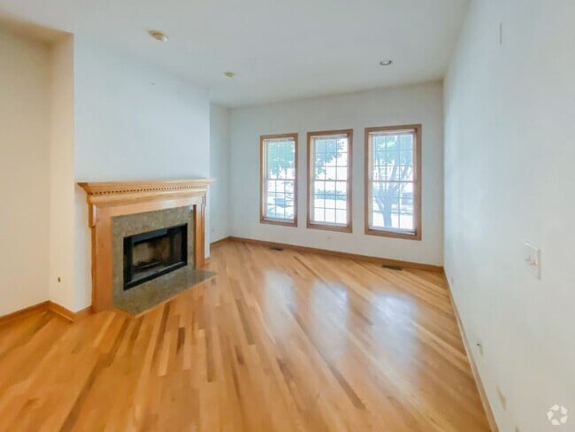 Building Photo - 1319 W Belmont Ave Unit 1319-1 Rental