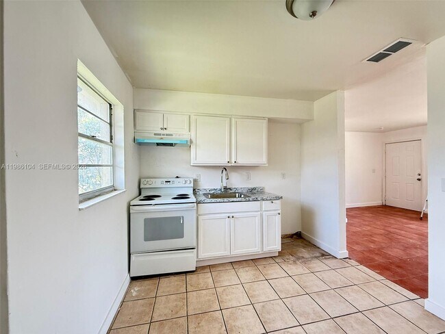 Photo - 1703 Palm Dr Unit A