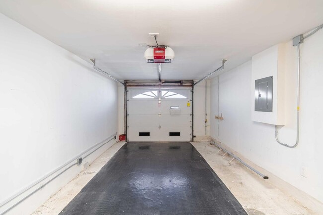 Photo - 653 St Francis Blvd