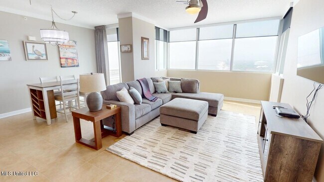 Photo - 2060 Beach Blvd Unidad 1603