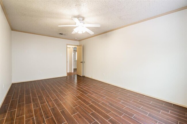 Photo - 1006 Silbury Dr