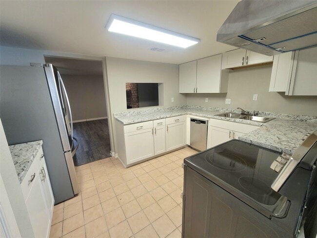 Photo - 5920 Arncliffe Dr