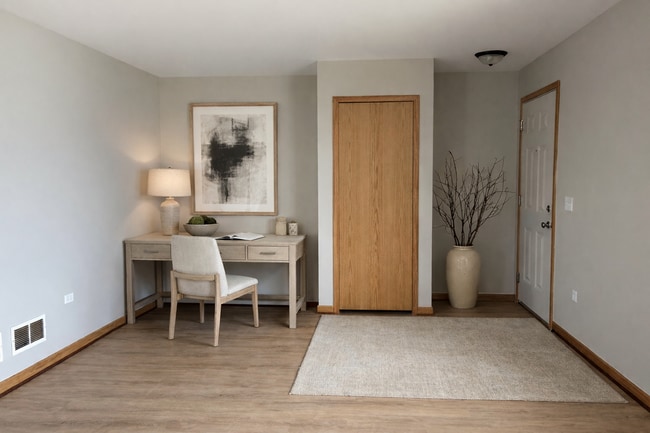 Photo - 4840 W 119th St