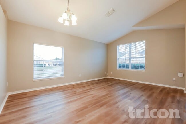 Photo - 403 Marathon Ln