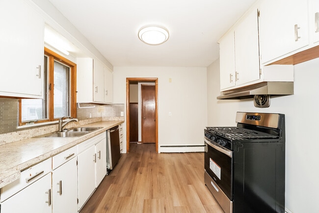 Photo - 150 E 272nd St