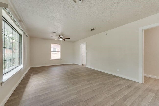 Photo - Charming Lease Opportunity in a Convenient Dallas Location!