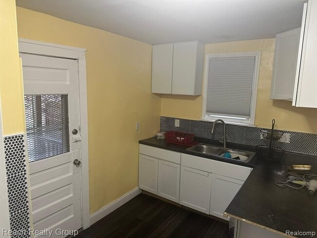 Photo - 21662 Bennett St