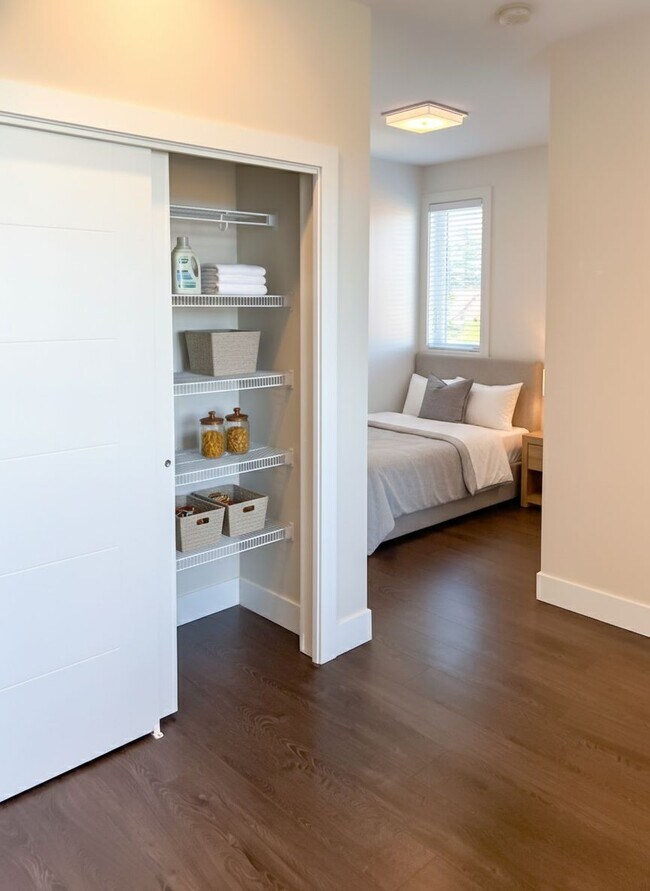 Photo - 45513-45513 Market Way