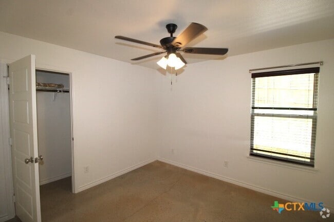 Building Photo - 102 Lost Trl Rental