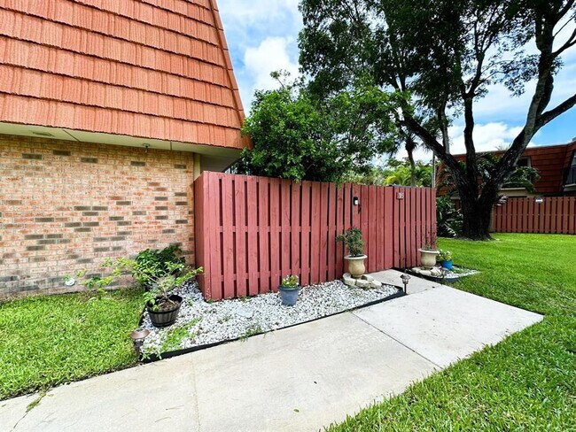Photo - 1545 Augusta Cir