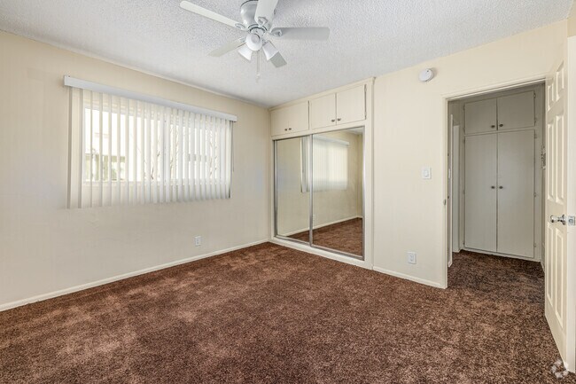 1BR, 1BA - 600SF - Bedroom