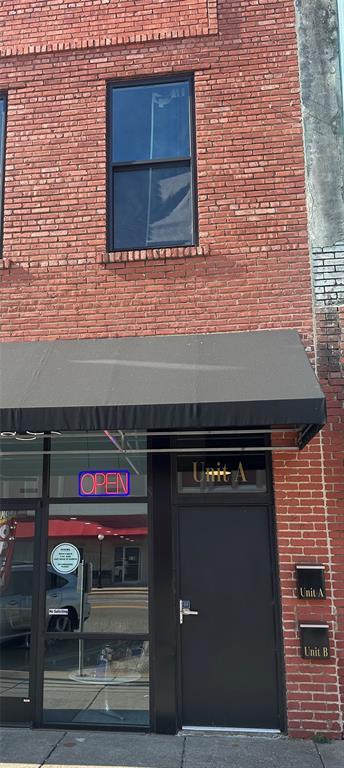 Building Photo - 102 E Broadway St