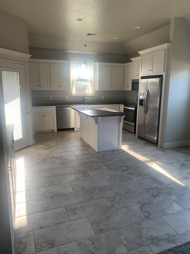 Photo - 202 Northwest Granite Avenue