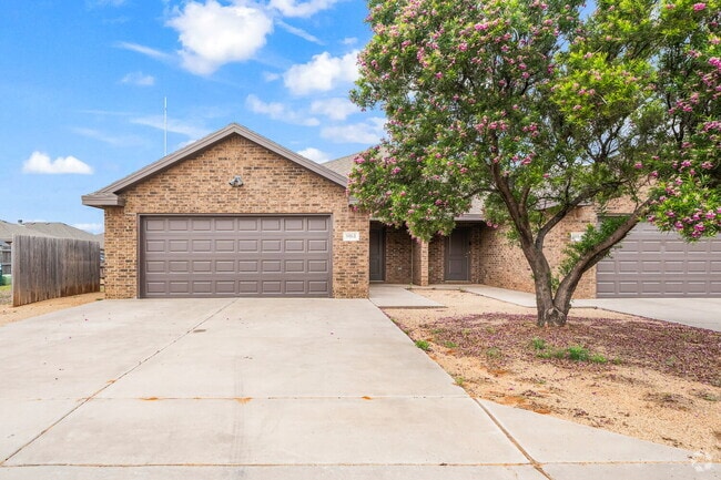 Building Photo - Beautifully Updated 3-Bed, 2-Bath, 2-Car G... Unit B Rental