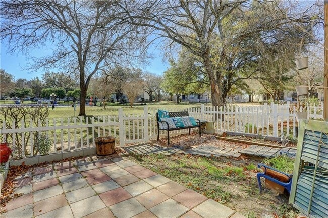 Photo - 1810 River Crossing Cir