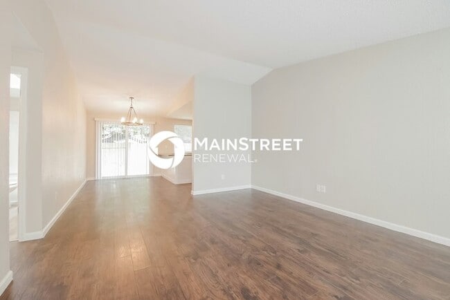 Photo - 4 Bedroom Pet-Friendly Home in PUYALLUP, WA with Main Street Renewal