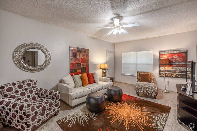 2BR, 2BA - 1,043SF - Living Room