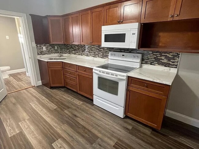 Photo - 47 W 17th St