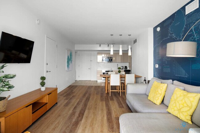 Building Photo - 2602 E Hallandale Beach Blvd Rental