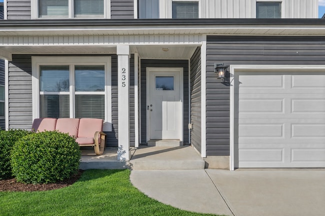 Photo - Pet Friendly Three Bedroom!