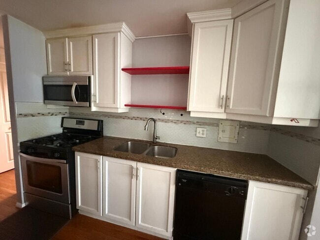 Building Photo - 2 Bedroom, 1.5 Bath, Pet Friendly Gas Heat... Rental