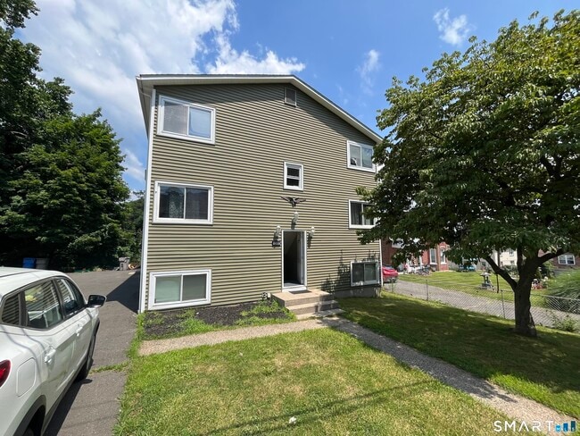 Building Photo - 72 Colony St Unit 3