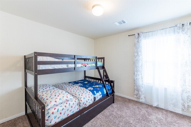 Photo - 11413 Hackmatack Way