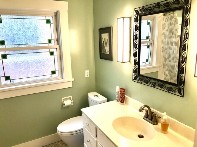 Photo - 419 Vernon St