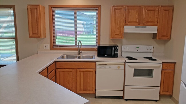 Photo - 222 Esplee St