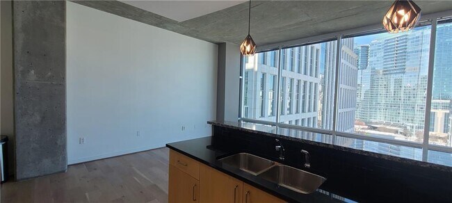 Photo - 943 Peachtree St NE Unidad 1018