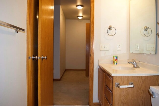 Photo - Large Iowa City Townhouse