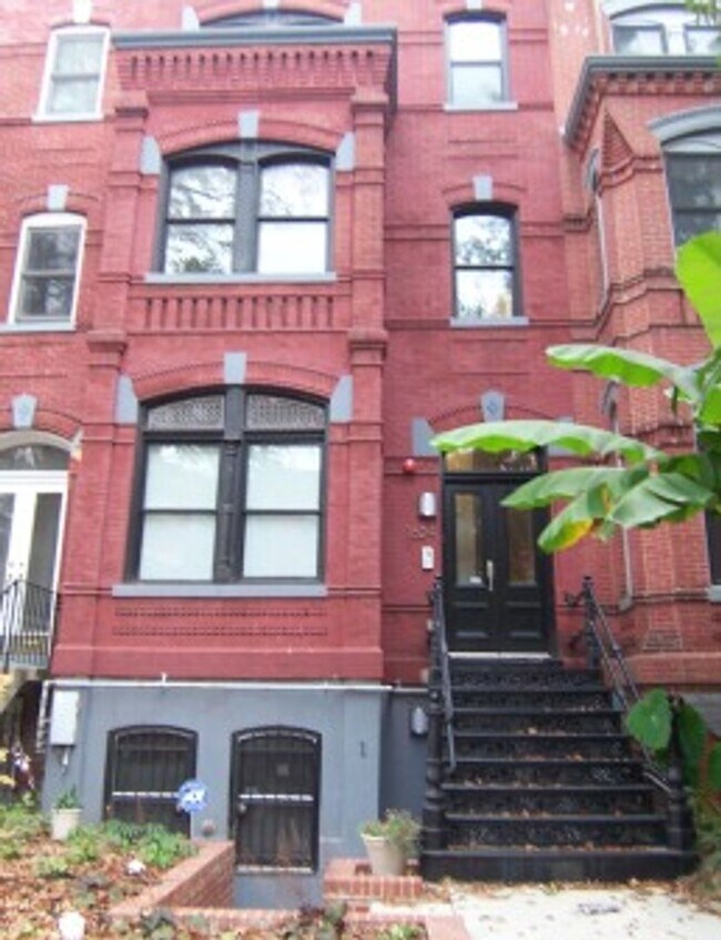 Building Photo - 2BR/2BA Apartment - Logan Circle with priv... Unit 1