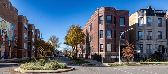 Building Photo - 1500 N Rockwell St Unit 2