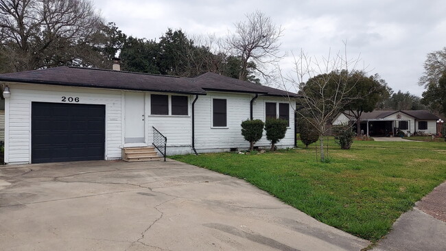 Photo - 206 Bluebonnet Dr House