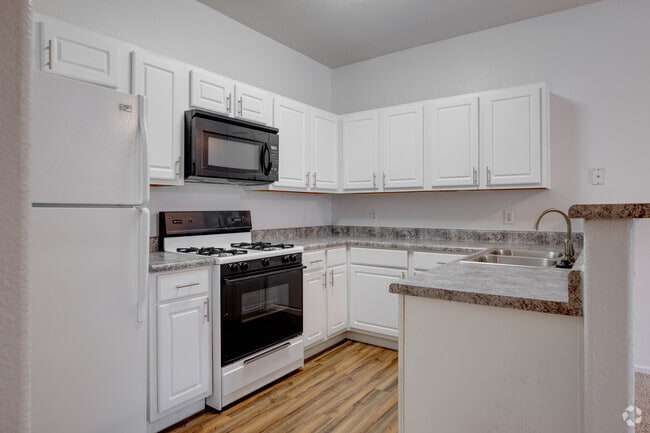 1BR, 1BA - 883SF