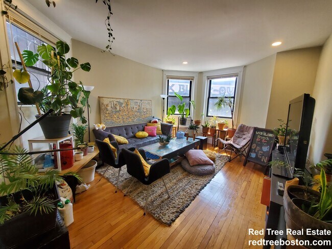 Photo - 1914 Beacon St