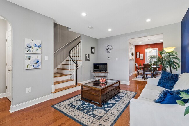 Photo - 1328 Downing St NE